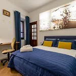 La Colonial Rooms