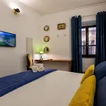 La Colonial Rooms